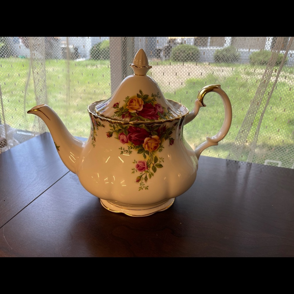 Teapot Royal Albert 8x 17 in.